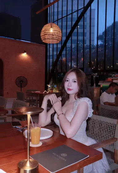 Ảnh chụp bằng Canon EOS M100